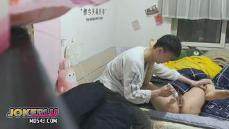  偷拍隔壁群租房工友操她骚女友