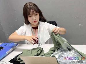  把舅妈按在地上当狗操 EDmosaic